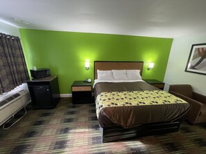 スタンダード シングルルーム キングベッド 1 台 禁煙 | デスク、WiFi (無料)、ベッドシーツ