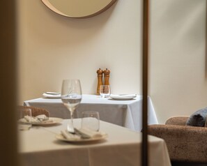 Daily to-go breakfast (GBP 24 per person)