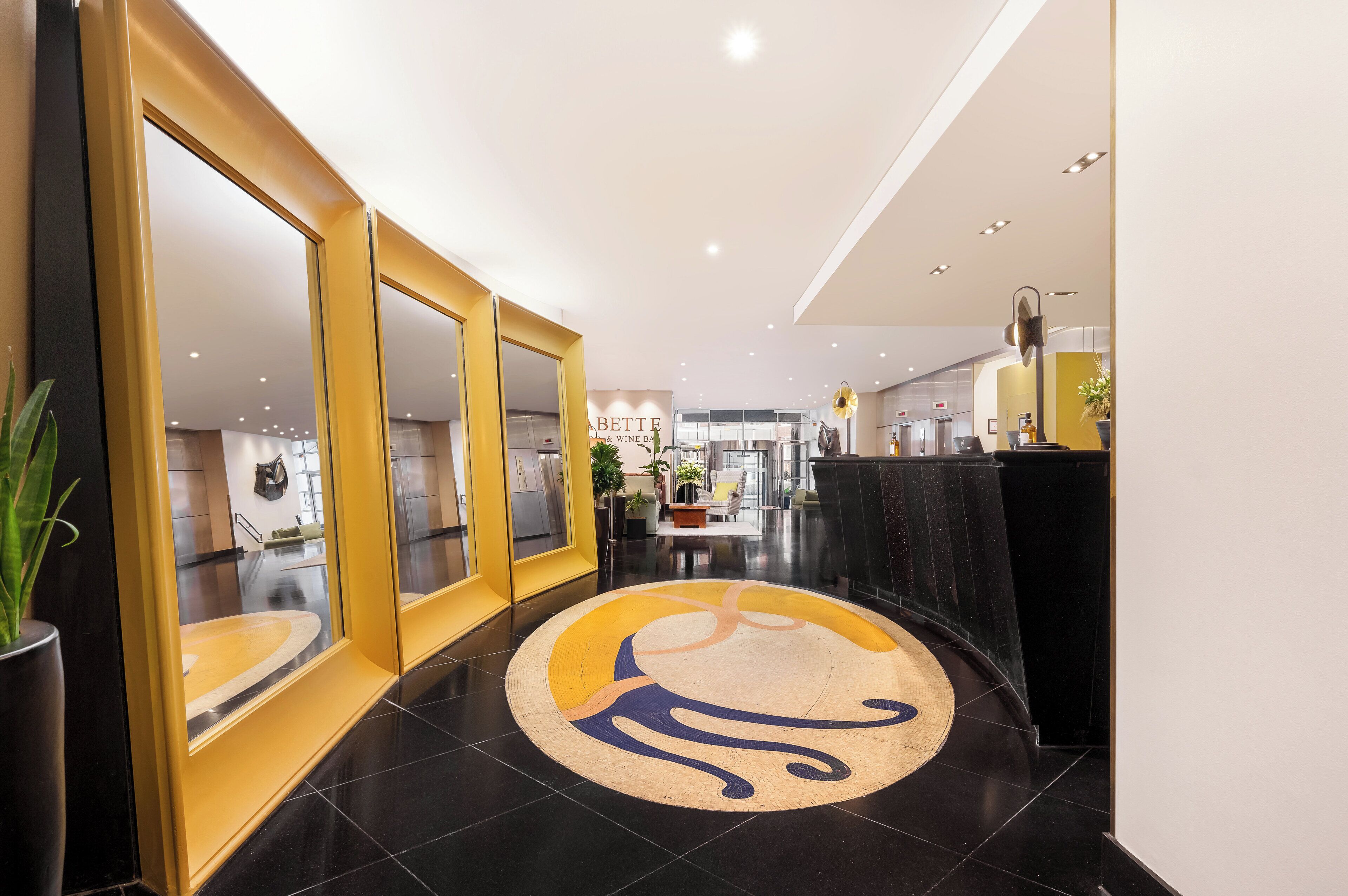 ロビーラウンジ