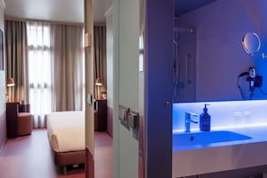 Shower, hair dryer, towels, shampoo