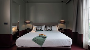 Minibar, skrivebord, blendingsgardiner og lydisolert