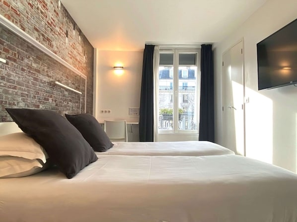 Quarto clássico, 2 camas de solteiro, para não fumantes | Roupas de cama premium, frigobar, cofres nos quartos