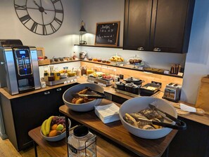 Petit déjeuner buffet (15 EUR par personne)
