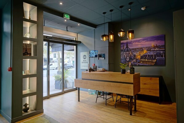Reception - Best Western Hotel Le Montparnasse (Paris)
