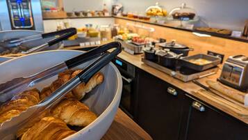Desayuno buffet (EUR 15 por persona)
