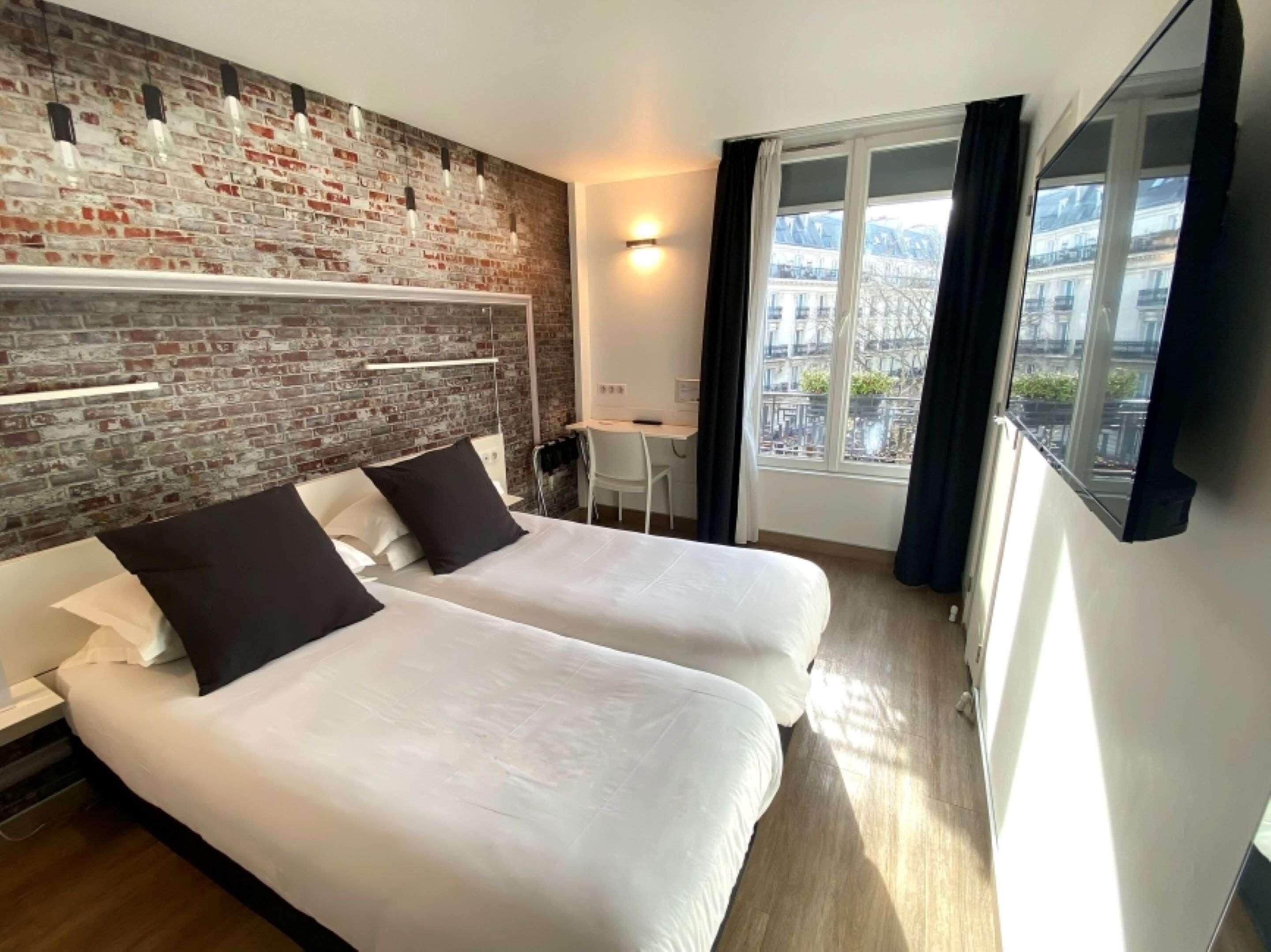Roupas de cama premium, frigobar, cofres nos quartos, escrivaninha