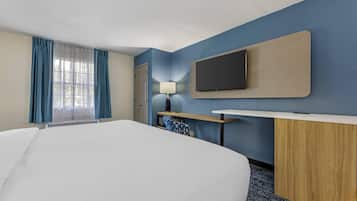 Room, 1 King Bed, Non Smoking (Efficiency) | Premium bedding, desk, laptop workspace, blackout drapes