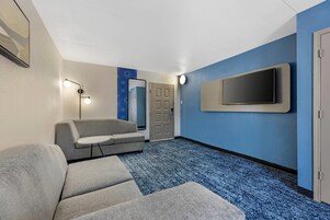 Suite, 1 King Bed, Non Smoking (Efficiency) | Premium bedding, desk, laptop workspace, blackout drapes