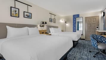 Quarto, 2 camas Queen, para não fumantes (Efficiency) | Roupas de cama premium, escrivaninha, espaço de trabalho para notebook