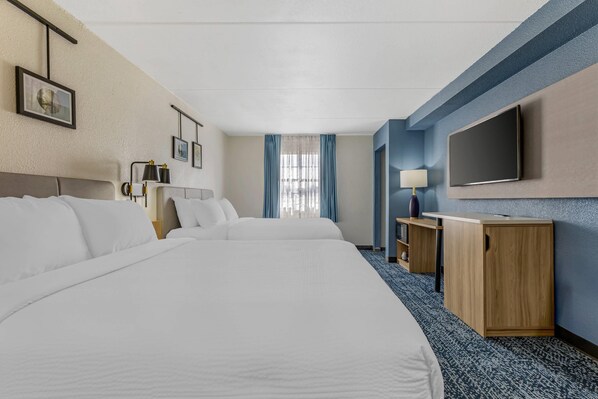 Suite, 2 camas Queen size, para no fumadores (Efficiency) | Ropa de cama de alta calidad y escritorio 