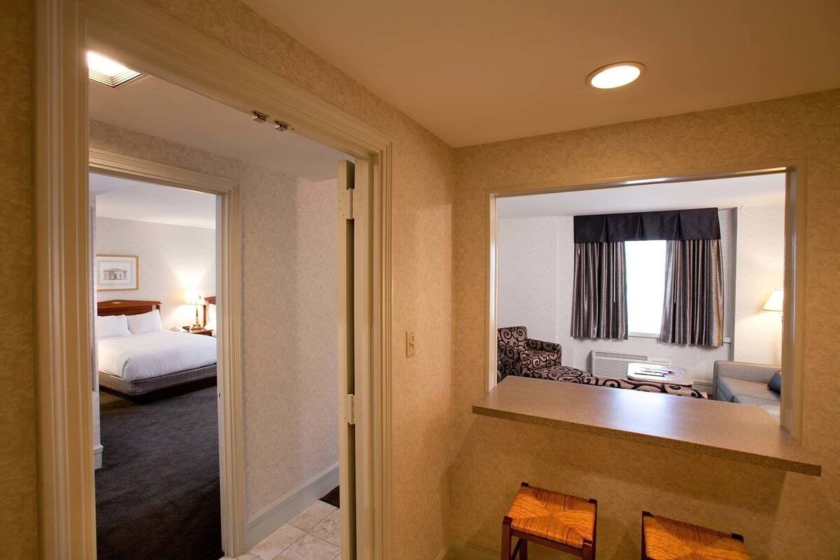 Hochwertige Bettwaren, Pillowtop-Betten, Zimmersafe, Schreibtisch