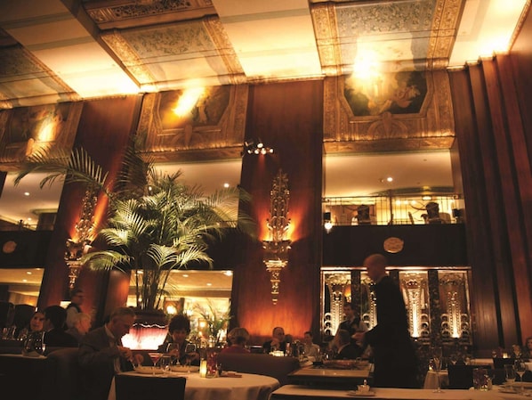 2 restaurants, breakfast, lunch, dinner served; international cuisine