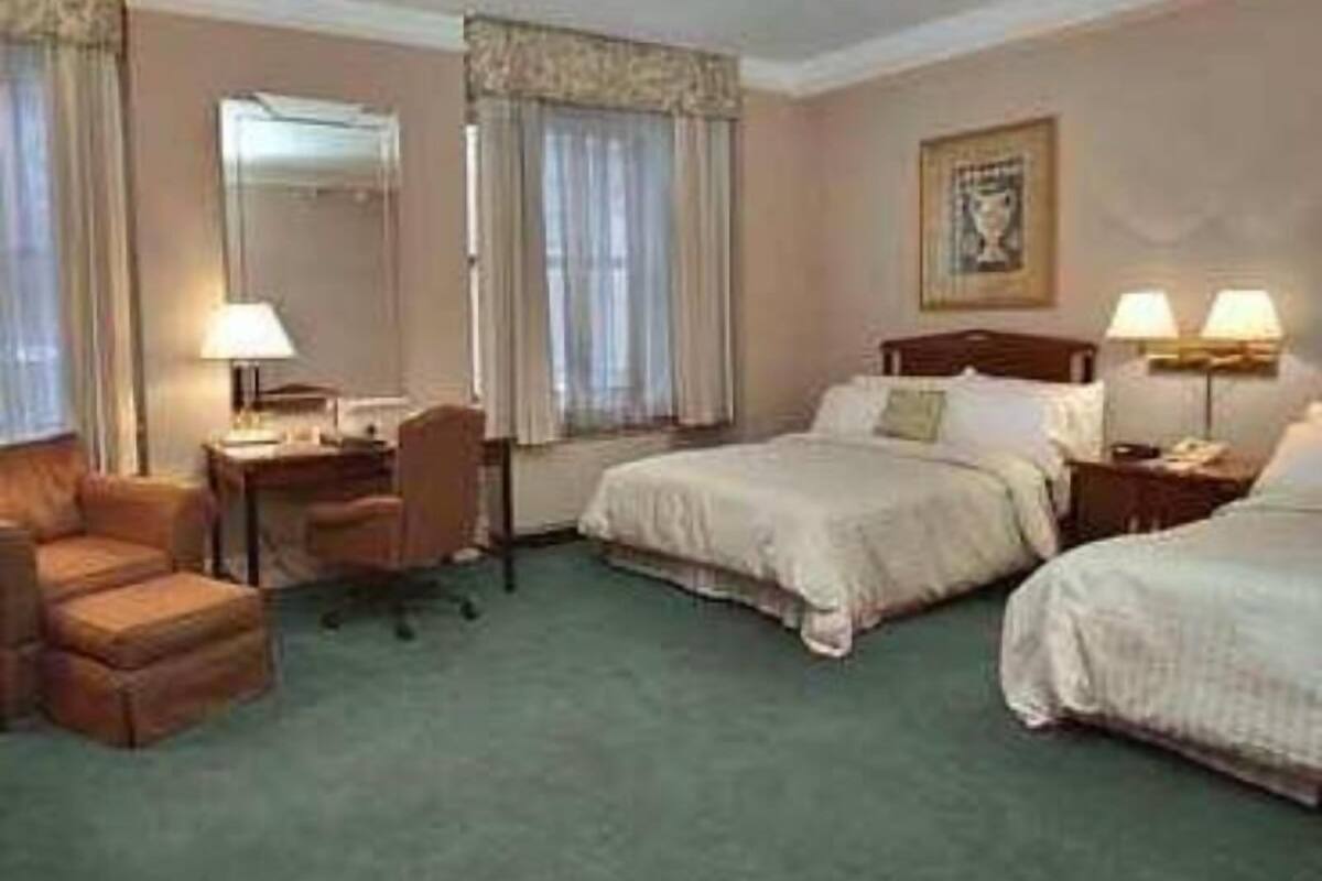 Hochwertige Bettwaren, Pillowtop-Betten, Zimmersafe, Schreibtisch