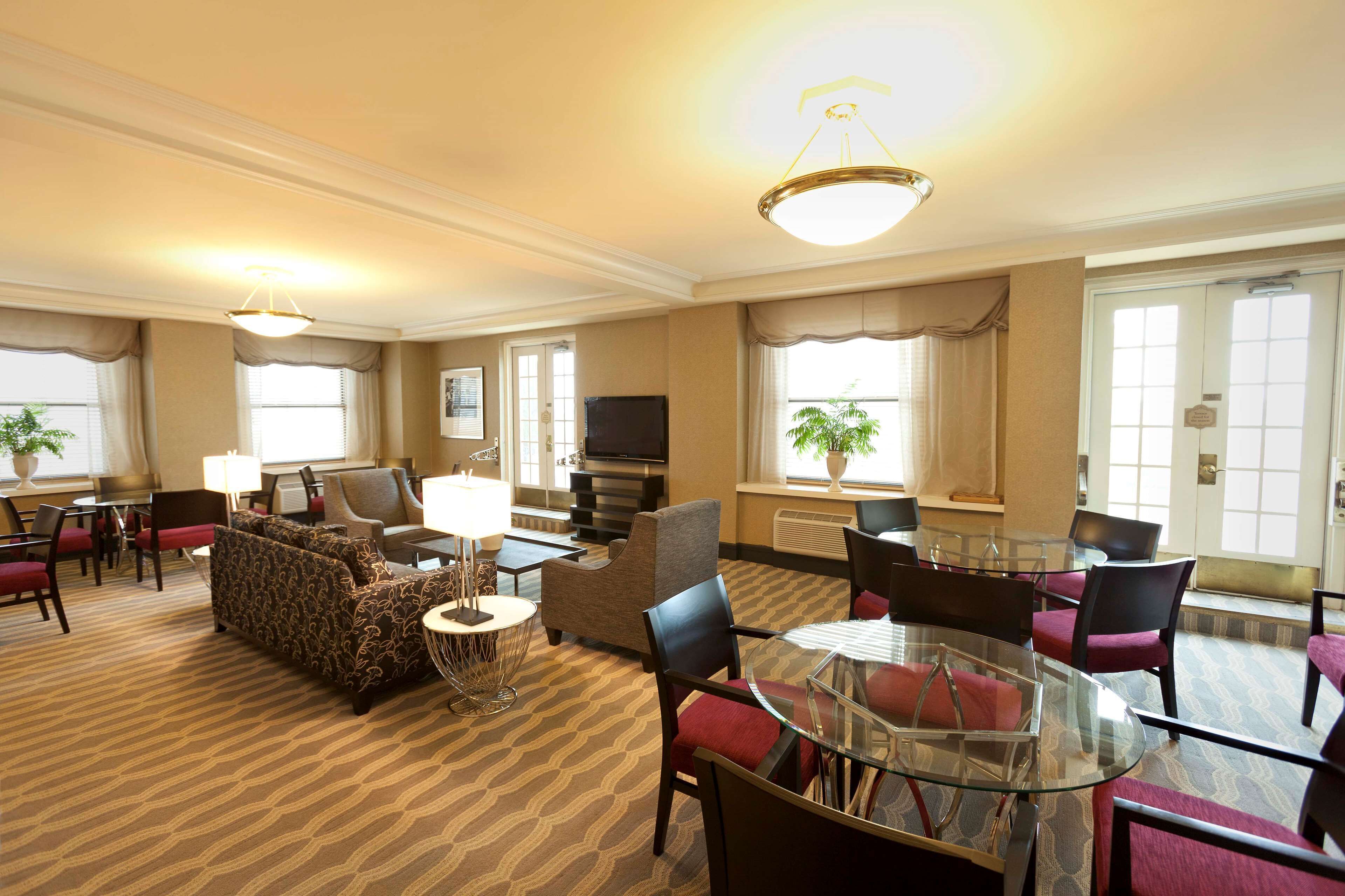 Serves dinner and happy hour