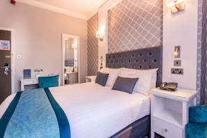 Desk, laptop workspace, iron/ironing board, free WiFi