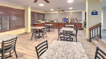 Café da manhã continental grátis todos os dias