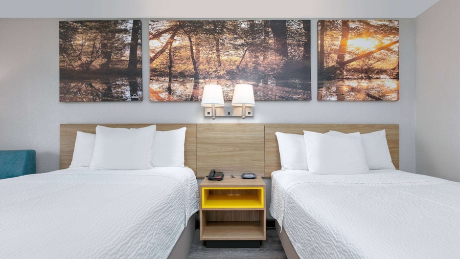 Days Inn by Wyndham Greenville MS