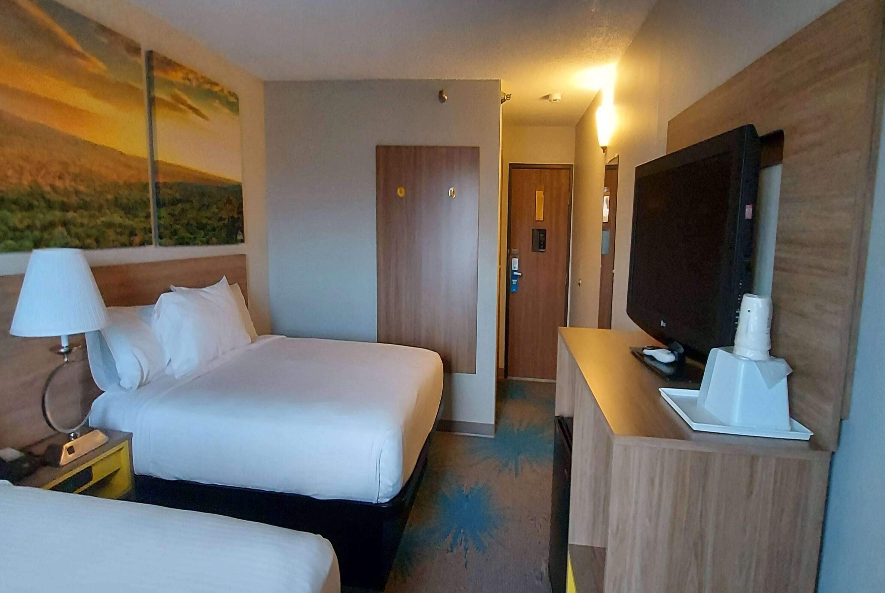 Room, 2 Queen Beds, Non Smoking | Desk, iron/ironing board (on request), WiFi (free), alarm clocks