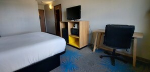 Desk, iron/ironing board, free WiFi, bed sheets