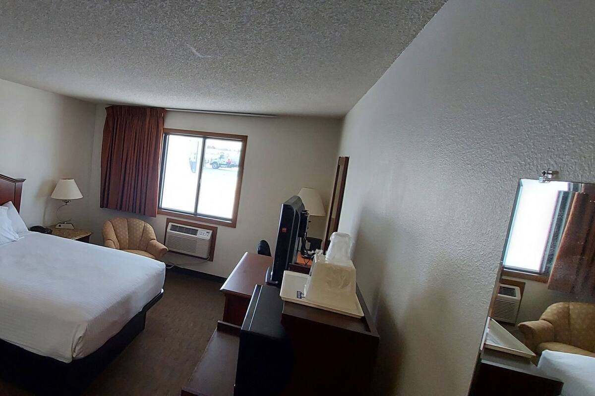 Desk, iron/ironing board, free WiFi, bed sheets
