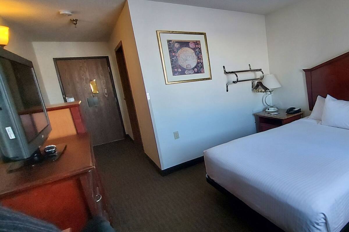 Desk, iron/ironing board, free WiFi, bed sheets