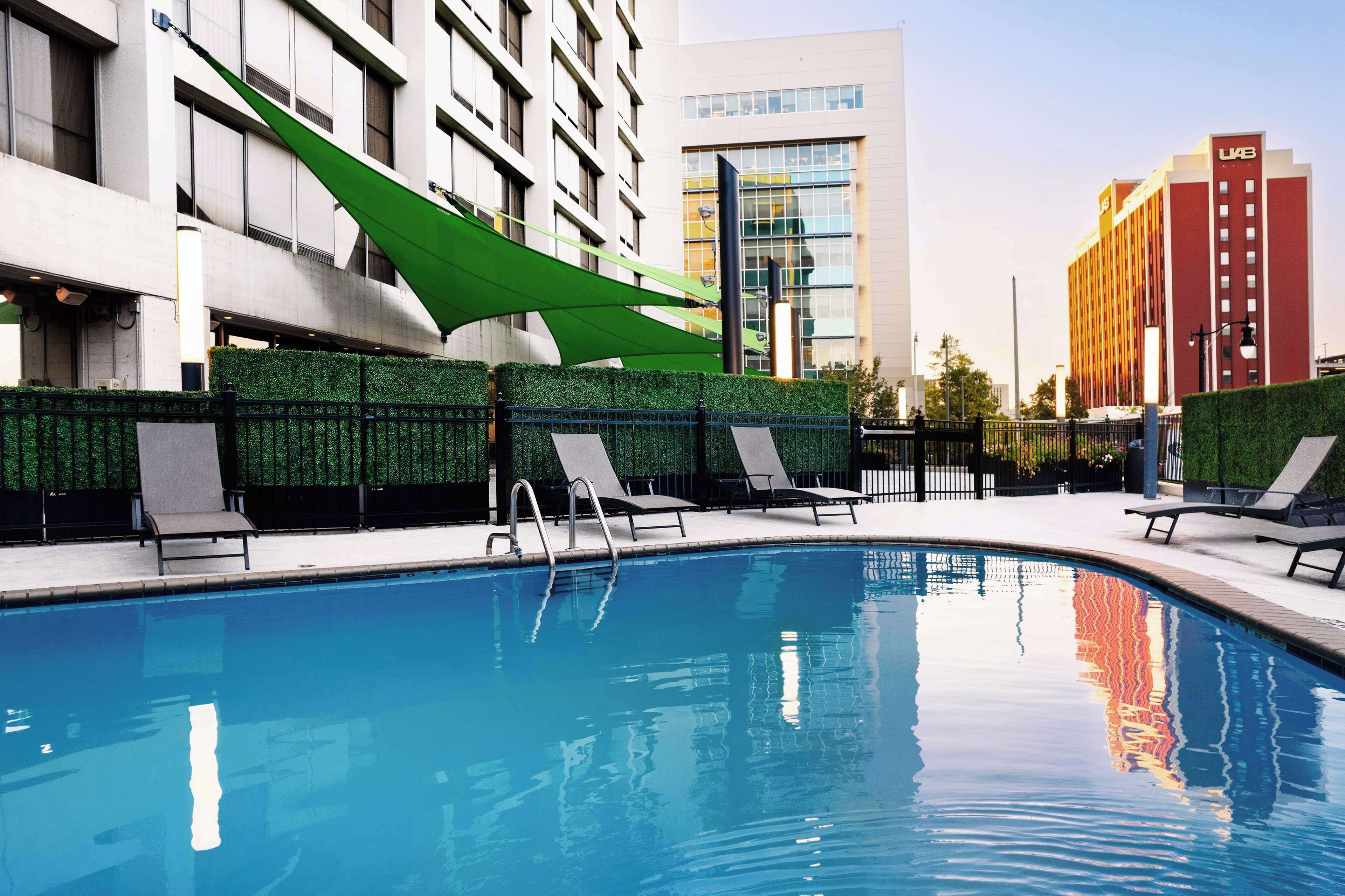 seasonal outdoor pool, open 8:00 am to 9:30 pm, pool loungers