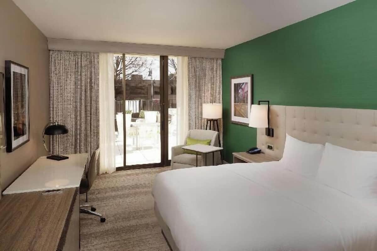 Premium bedding, in-room safe, desk, blackout drapes