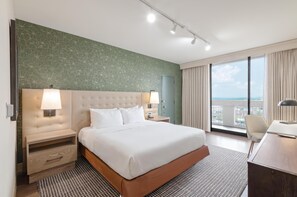 Suite, 1 King Bed, Balcony