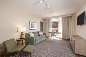Premium bedding, in-room safe, desk, blackout curtains - Hilton Birmingham Downtown at UAB (Birmingham)