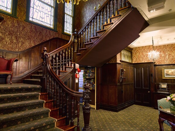 Interior detail - Prince's Gate Hotel (Rotorua)