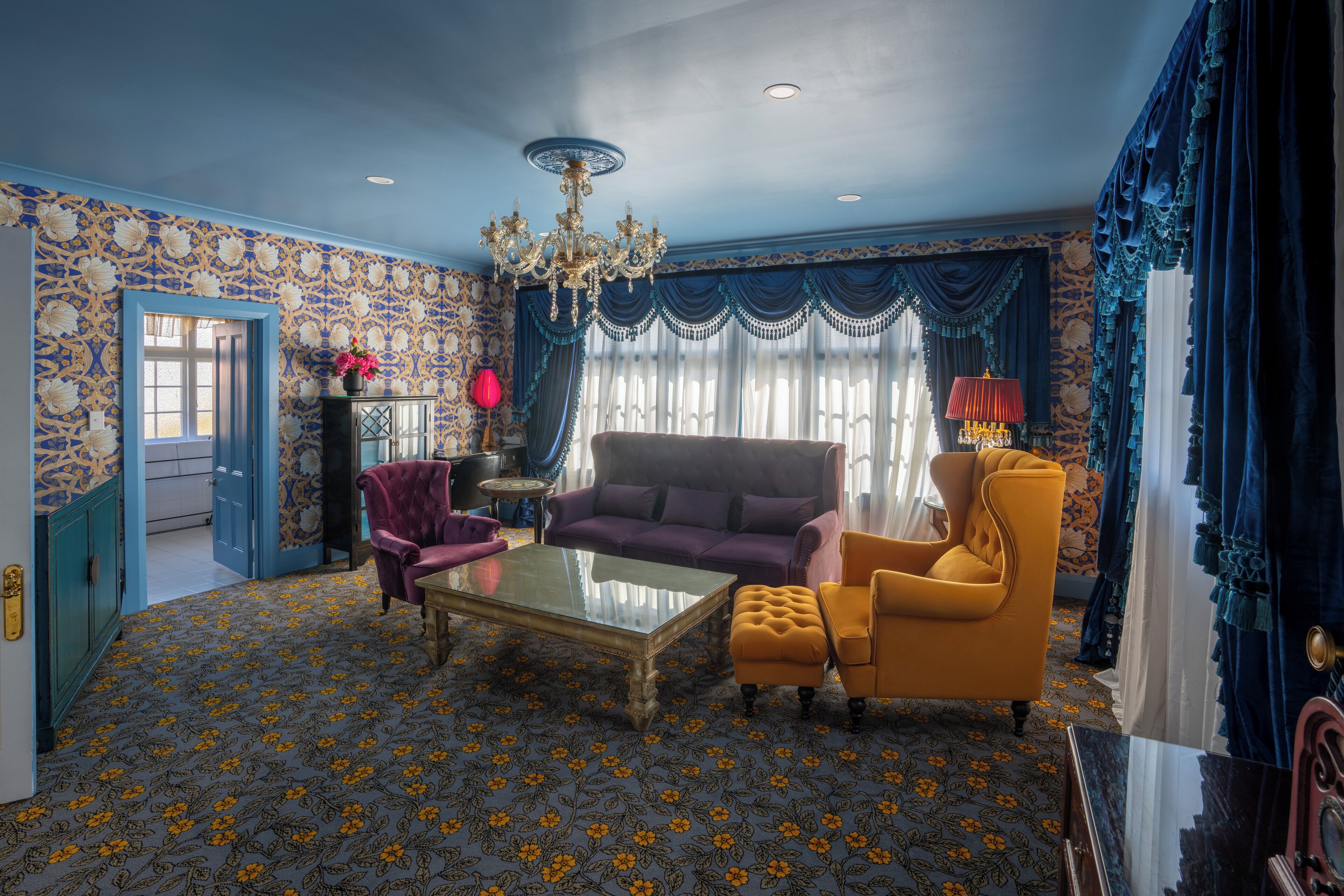 duchess suite | living area | lcd tv