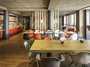 Colazione a buffet, servita tutte le mattine (12.90 EUR a persona)