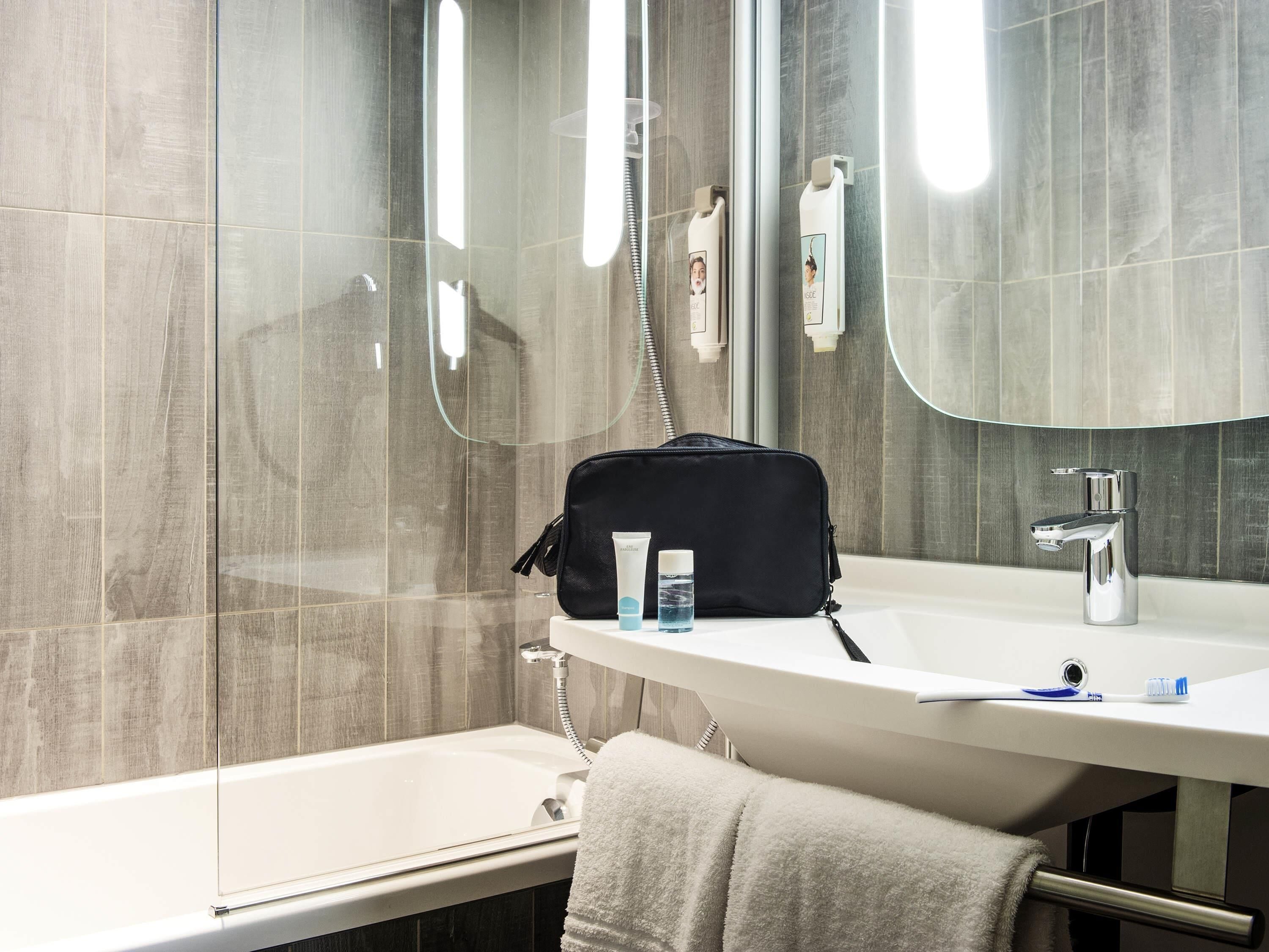 standard double room, 1 double bed | individually furnished, desk, blackout curtains, soundproofing