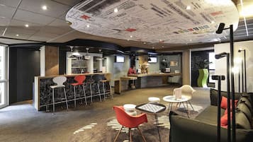 Bar (trong khuôn viên)