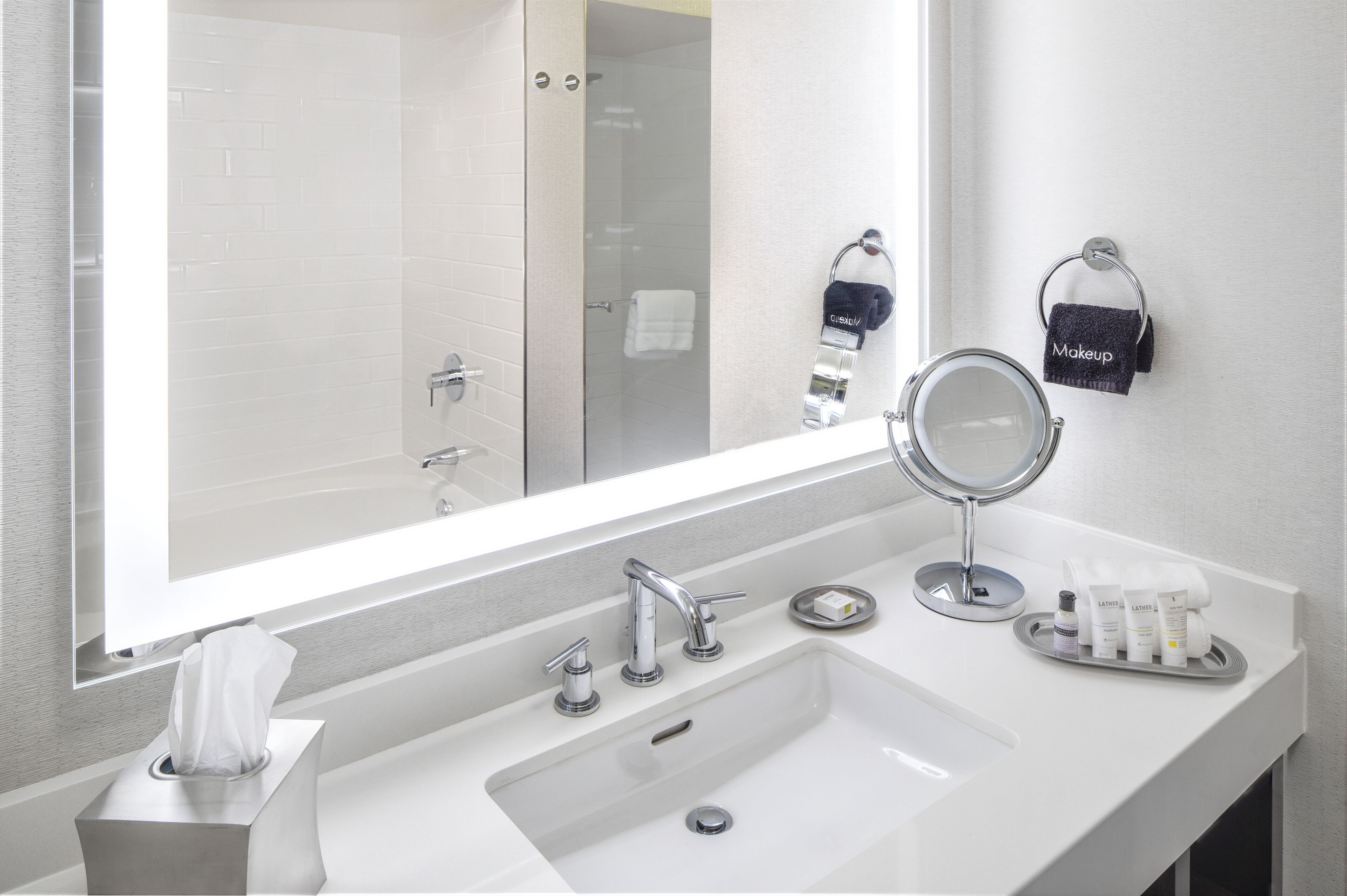 Duschwanne, Regendusche, Designer-Toilettenartikel, Haartrockner