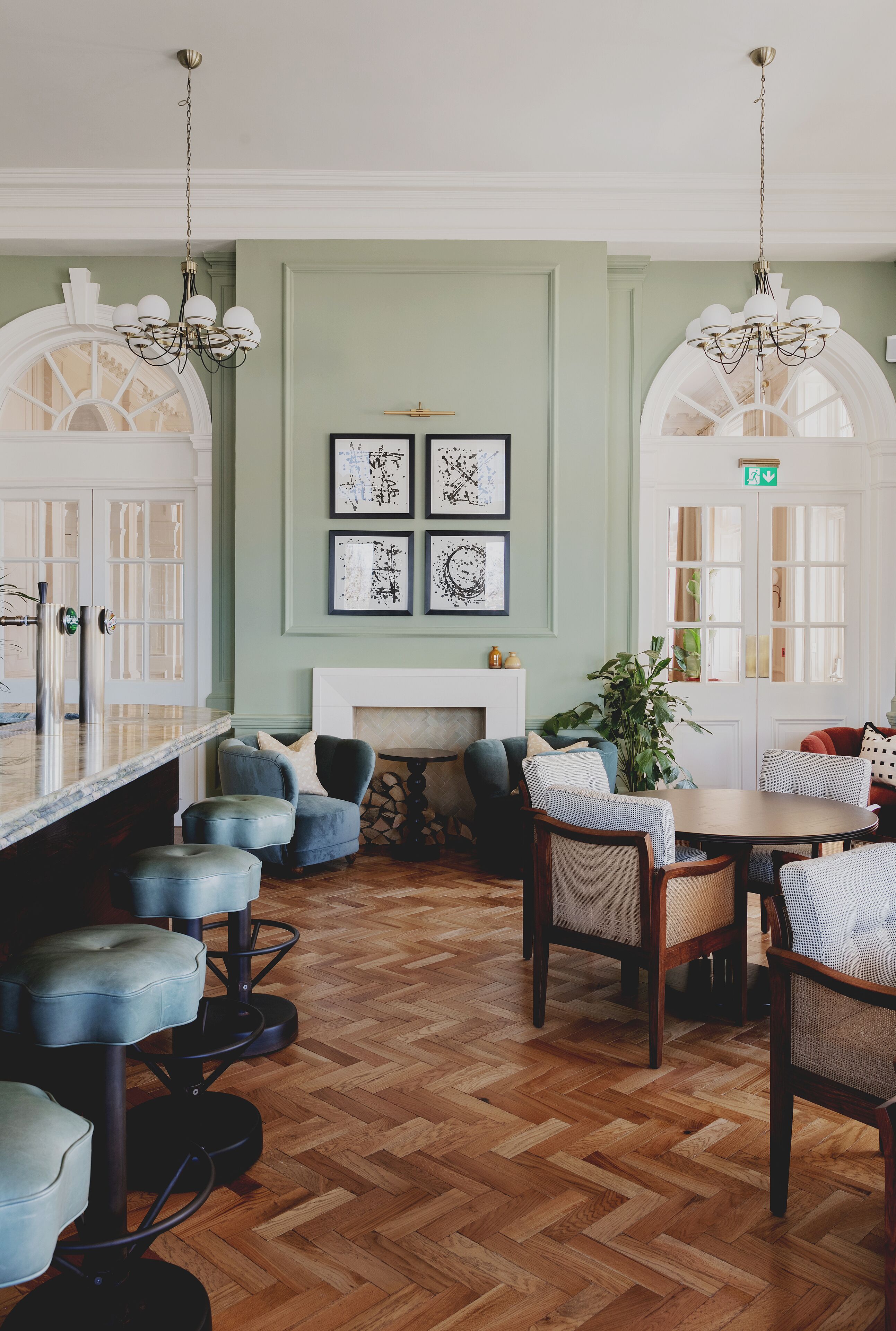 Se sirven desayunos, comidas y cenas con vista al jardín 