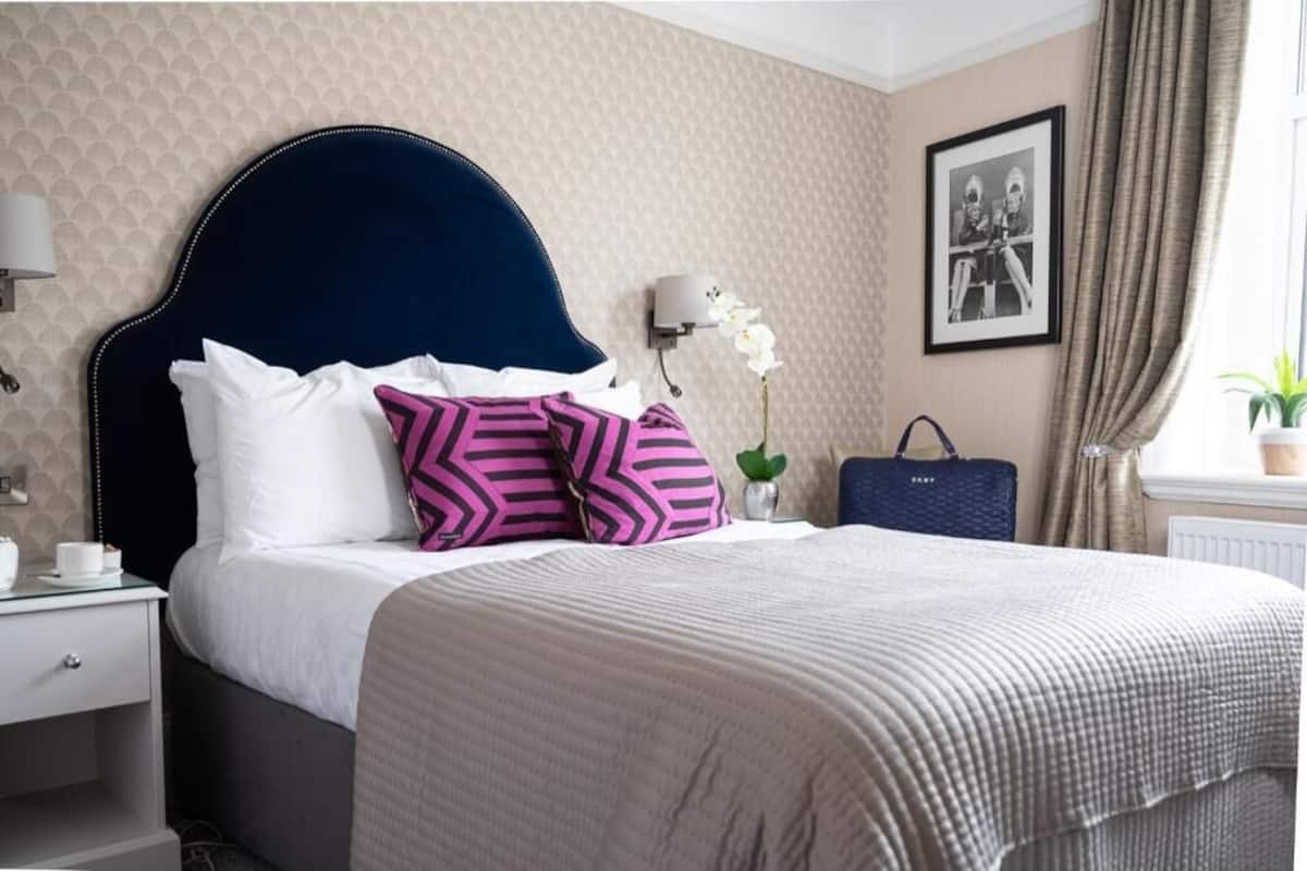 Bộ đồ giường cao cấp, két bảo mật tại phòng, trang trí khác biệt