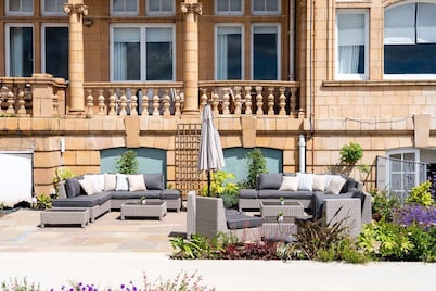 The Queens Hotel