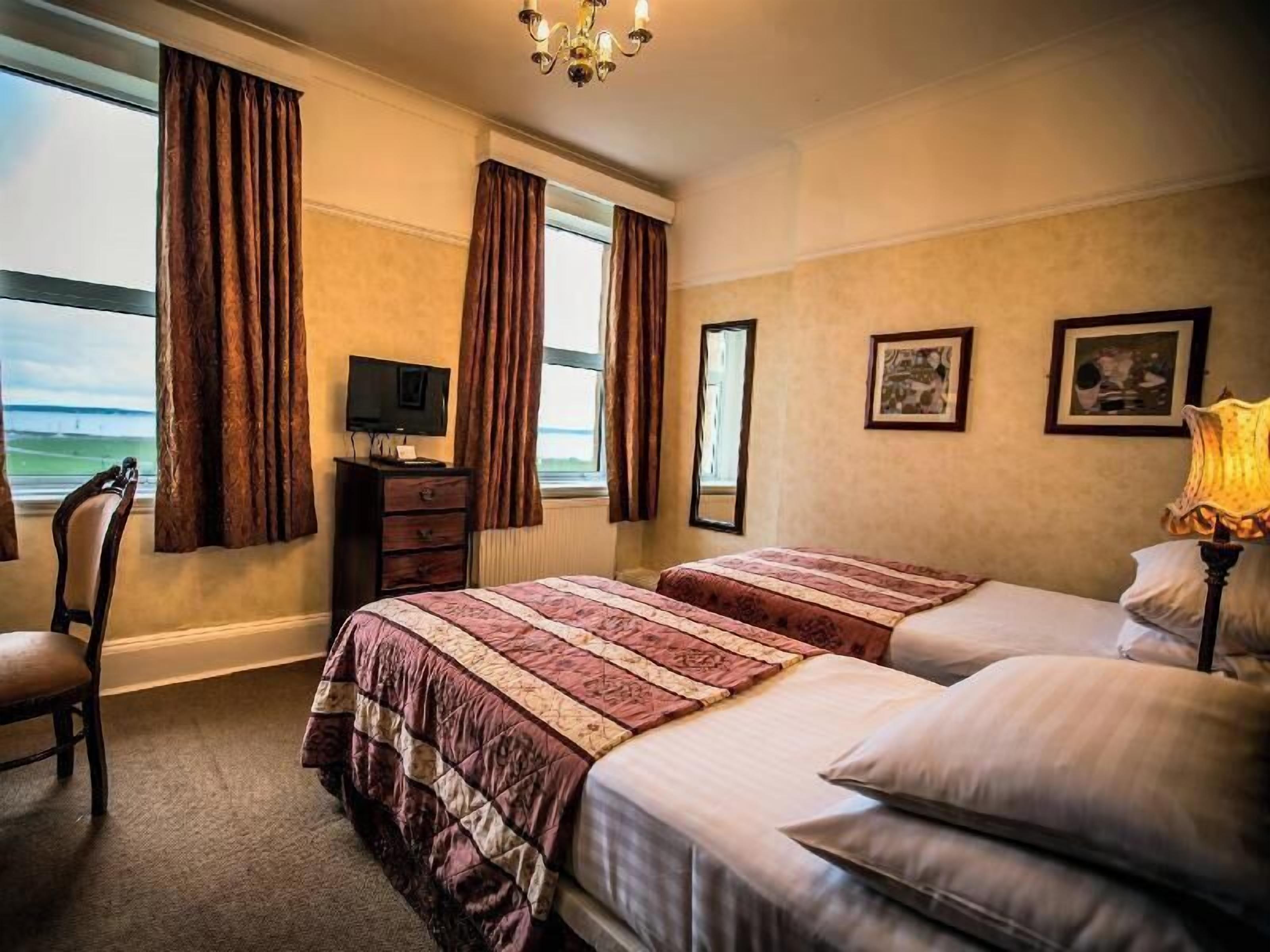 Bộ đồ giường cao cấp, két bảo mật tại phòng, trang trí khác biệt 