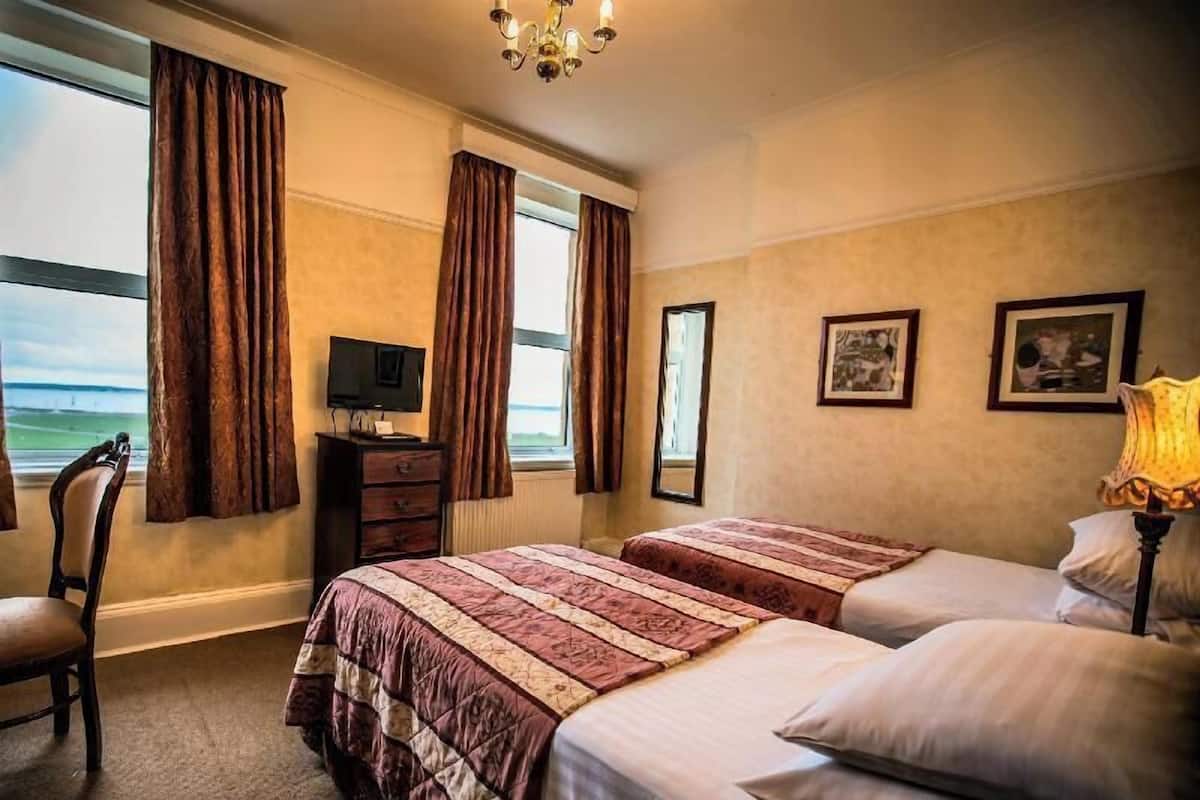 Premium bedding, in-room safe, individually decorated