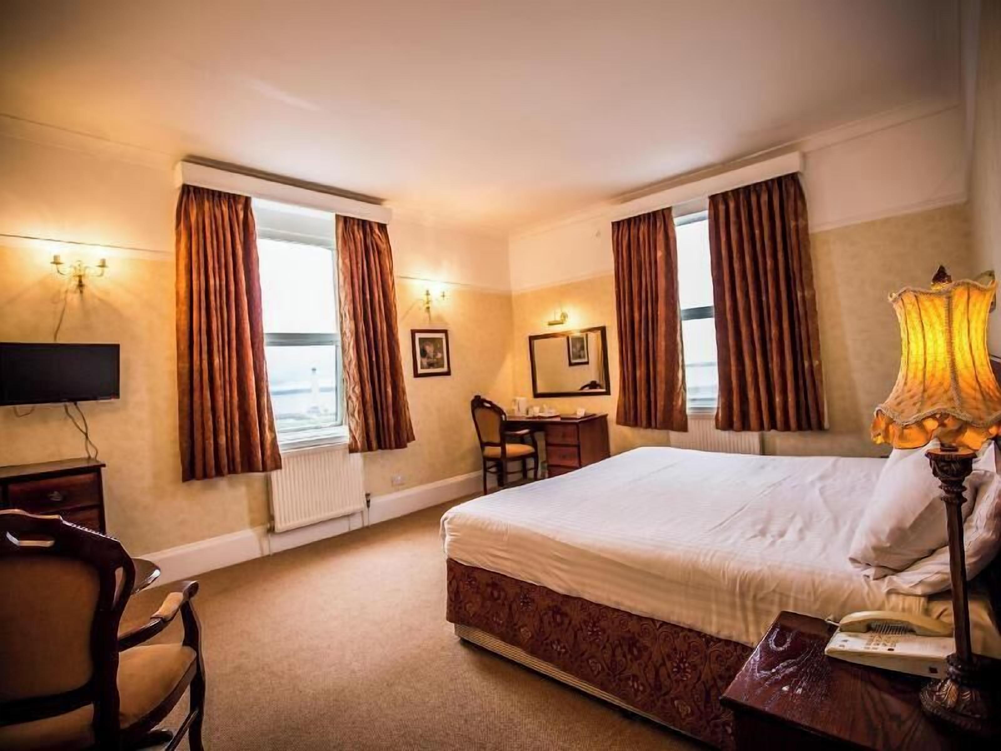 Bộ đồ giường cao cấp, két bảo mật tại phòng, trang trí khác biệt 