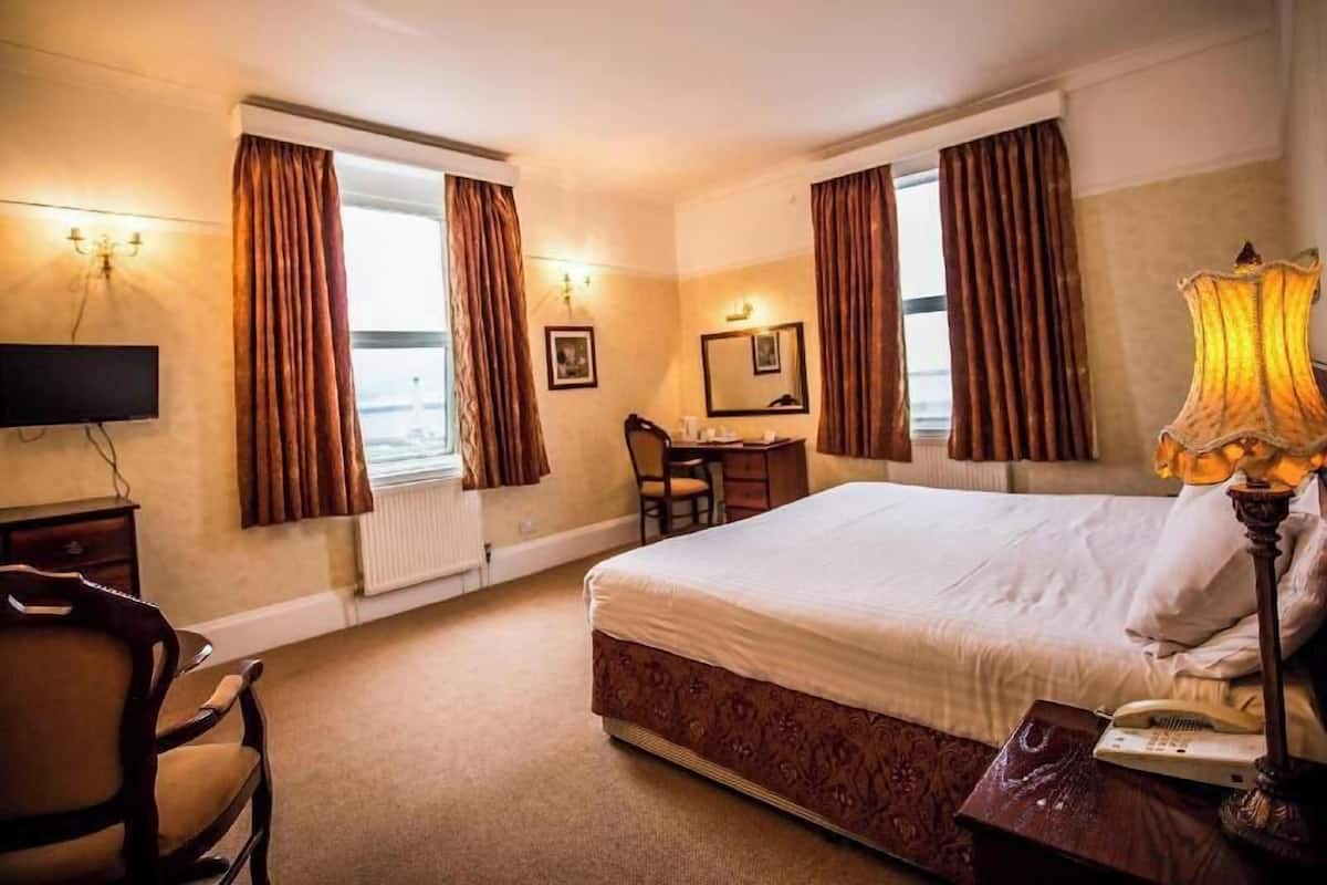 Bộ đồ giường cao cấp, két bảo mật tại phòng, trang trí khác biệt