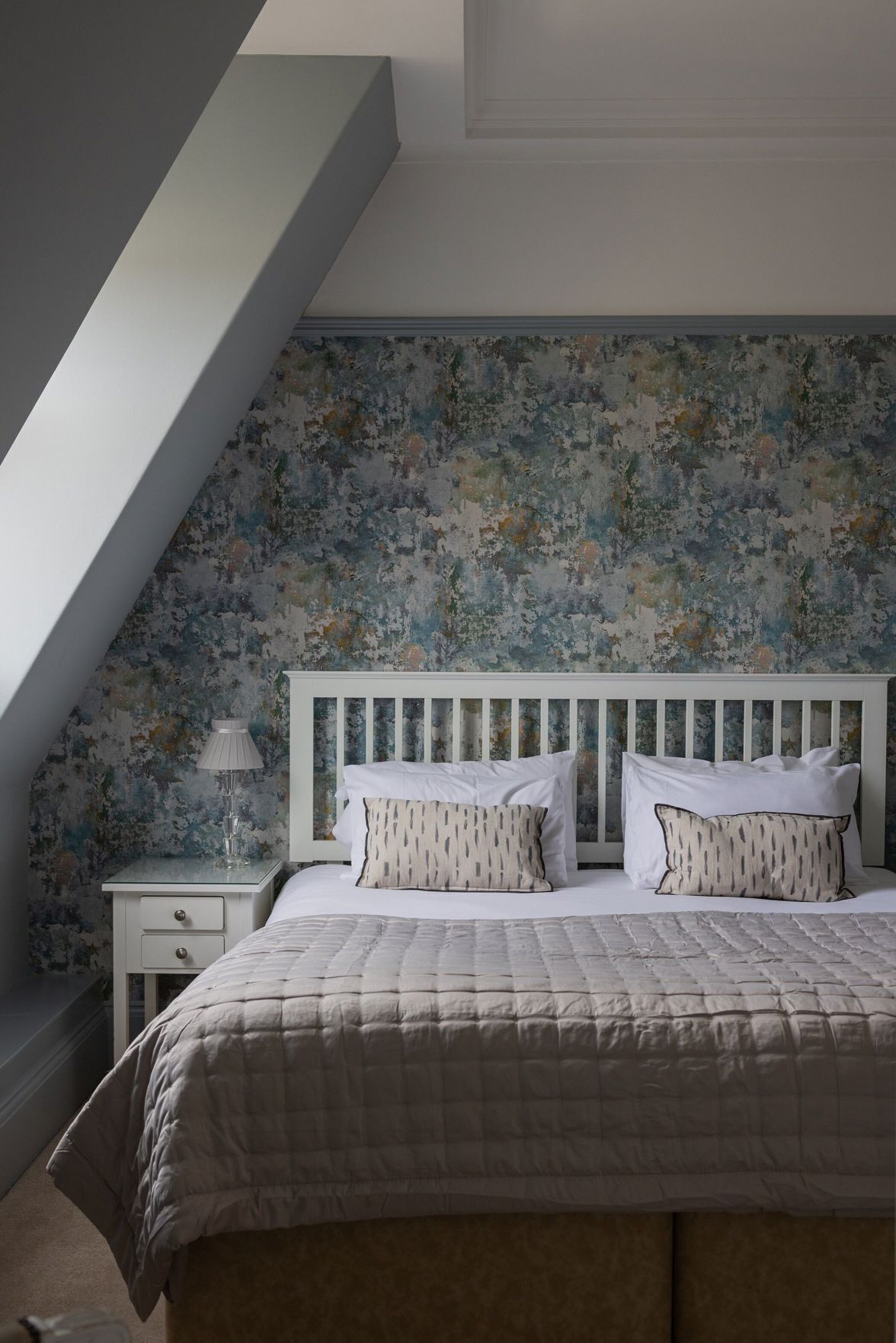 Bộ đồ giường cao cấp, két bảo mật tại phòng, trang trí khác biệt 