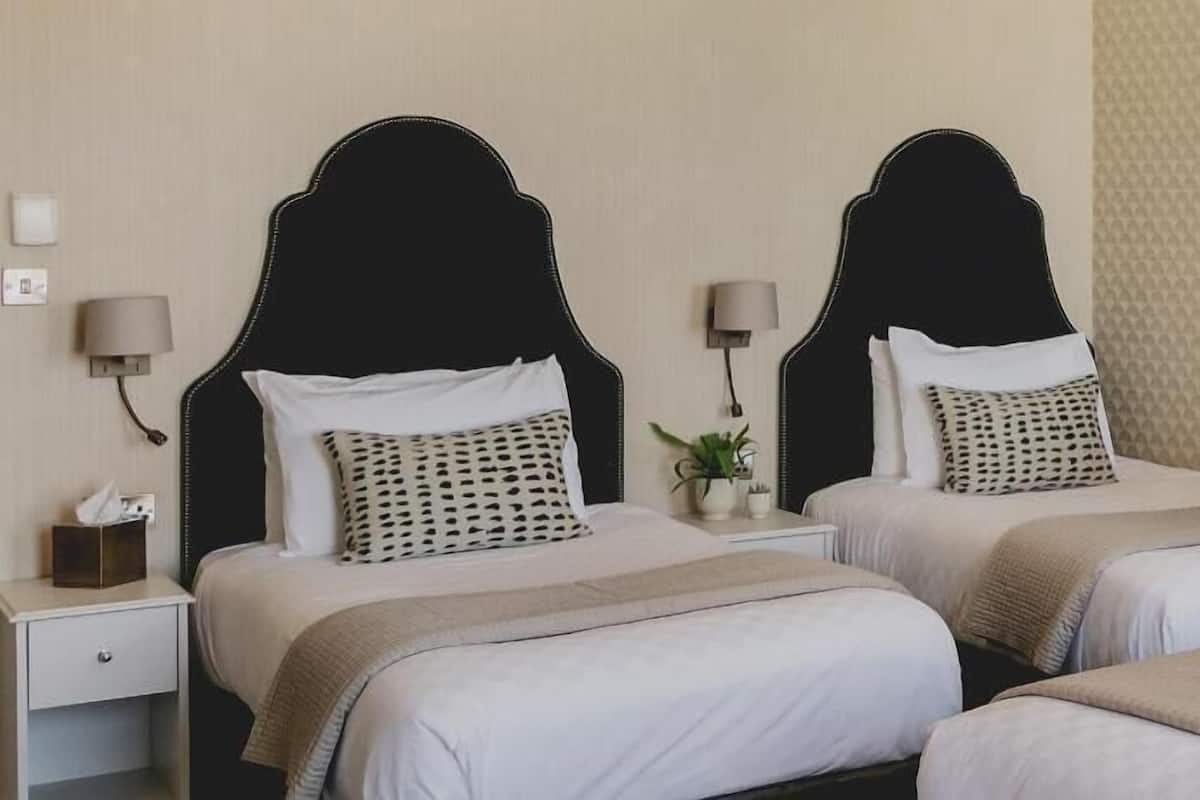 Bộ đồ giường cao cấp, két bảo mật tại phòng, trang trí khác biệt