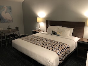 Deluxe-Zimmer, 1 King-Bett | Schreibtisch, Bügeleisen/Bügelbrett, kostenloses WLAN, Bettwäsche