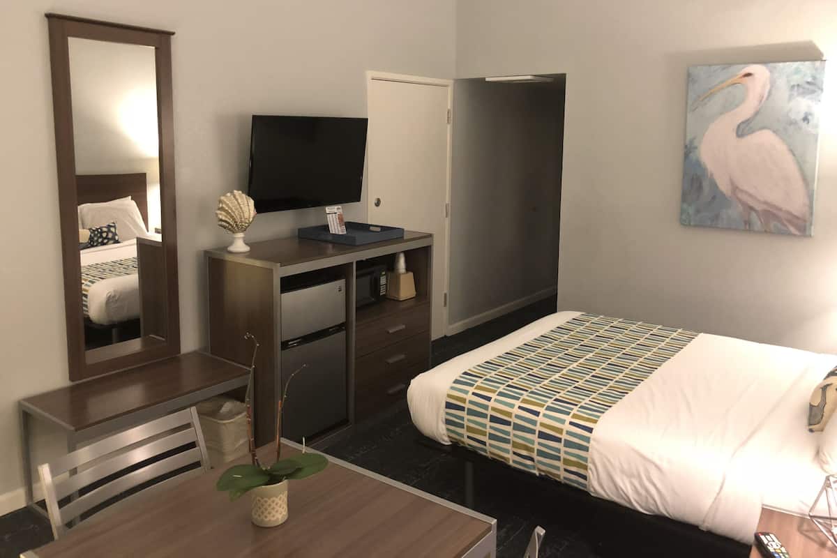 华丽客房, 1 张大床 | 办公桌、熨斗/熨衣板、免费 WiFi、床单