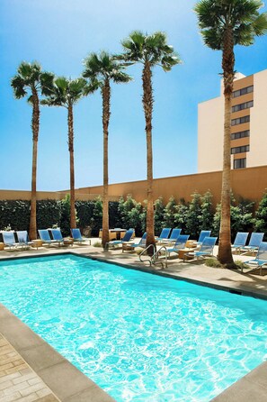 2 outdoor pools