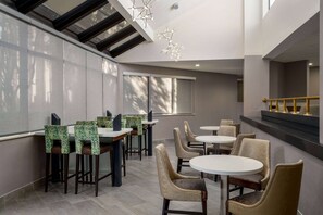 Petit déjeuner complet compris tous les jours