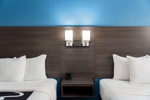 Deluxe Room, 2 Queen Beds, Non Smoking