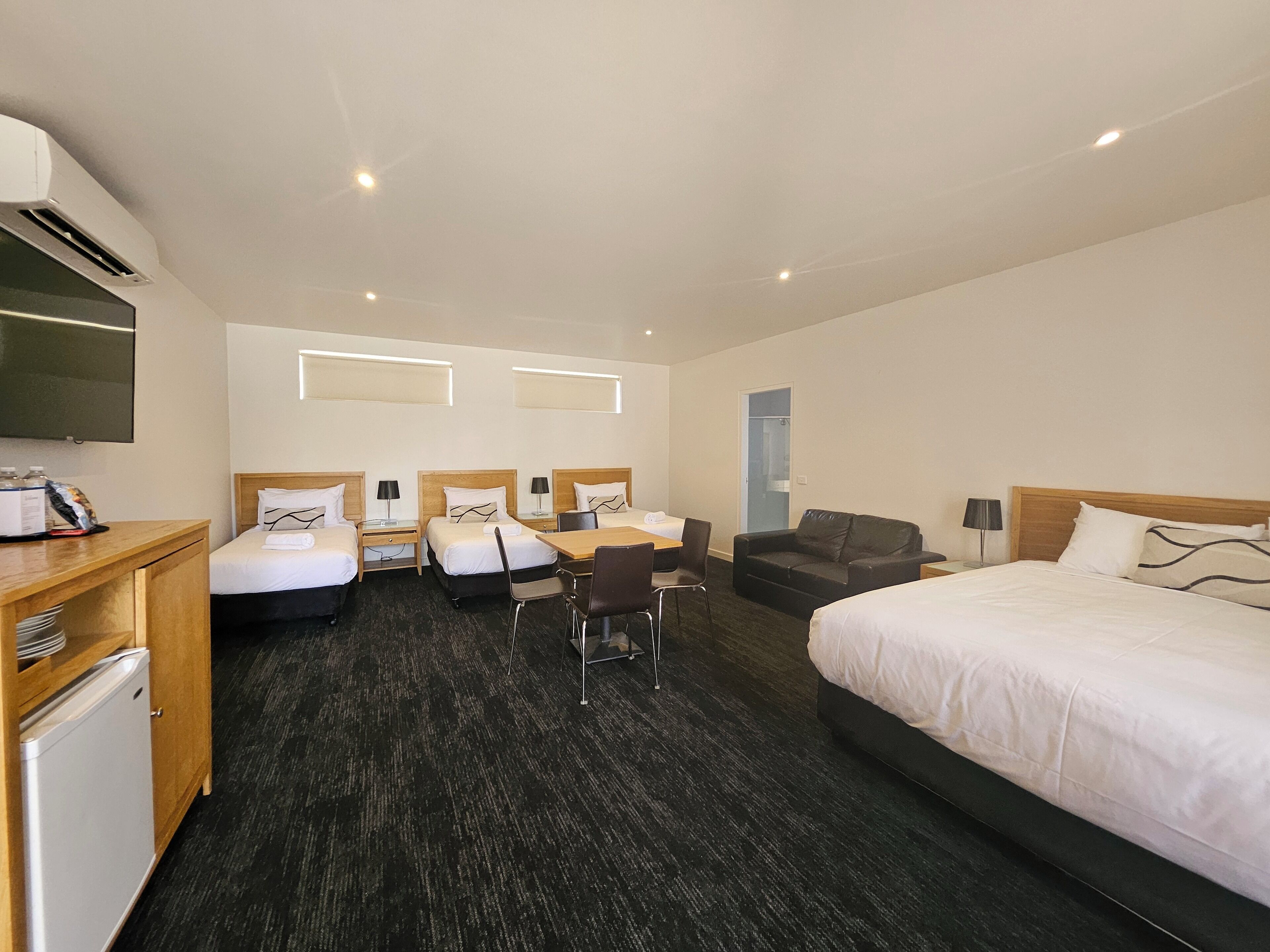 Family Room | Hypo-allergenic bedding, desk, iron/ironing board, free WiFi